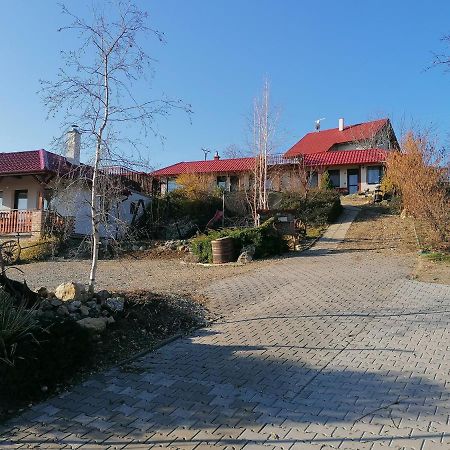 Penzion Nad Jezerem Pavlov Luaran gambar