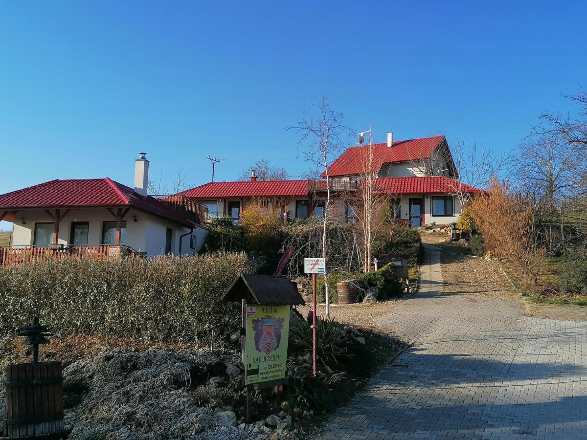 Penzion Nad Jezerem Pavlov Luaran gambar