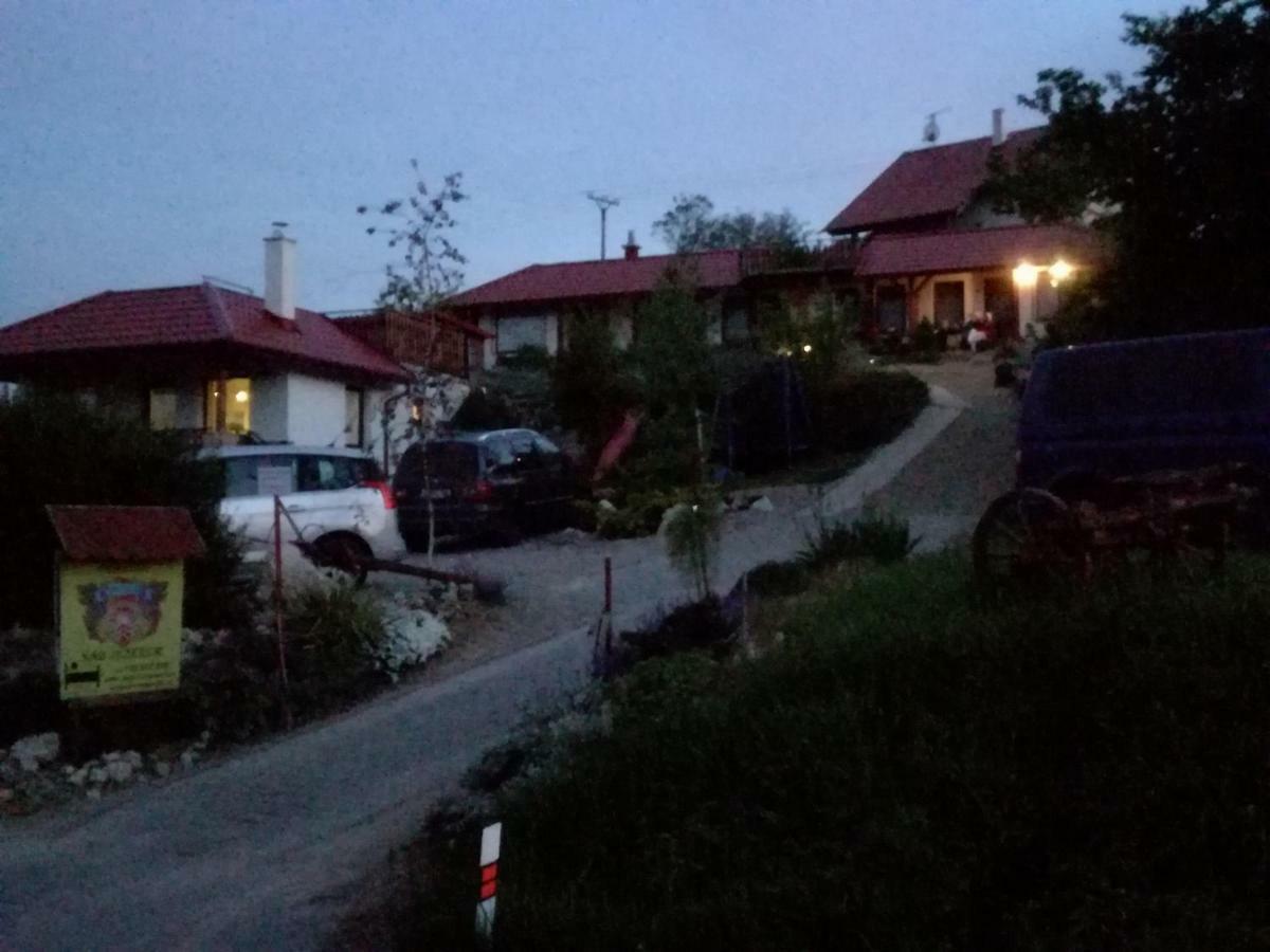 Penzion Nad Jezerem Pavlov Luaran gambar